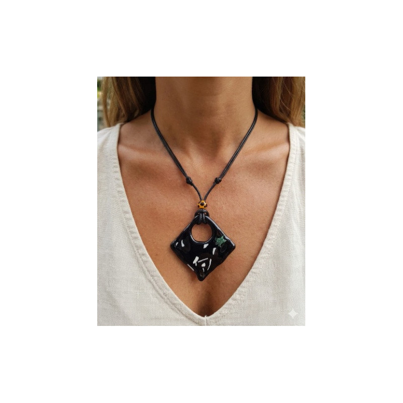Bijou d'Exception  Collier en Verre Artisanal
