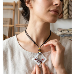 Bijou d'Exception  Collier en Verre Artisanal